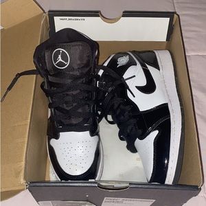 Black and white jordan 1’s